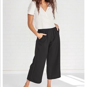 Wide-legged cropped pants.